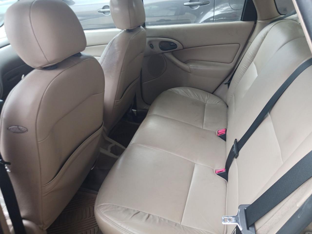 Ford Focus 4dr Sdn ZTS 2002