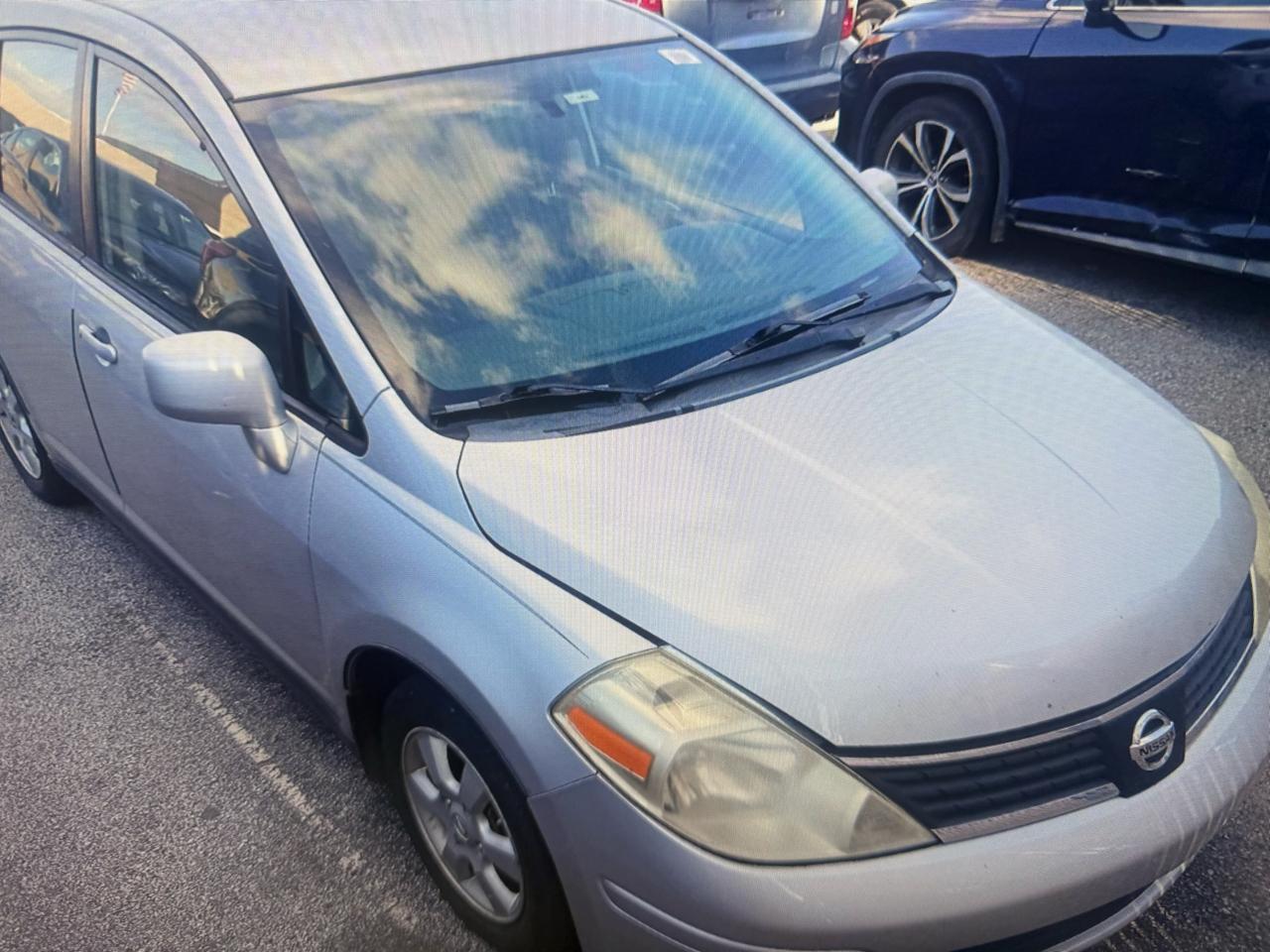 Nissan Versa 5dr HB I4 CVT 1.8 SL 2007