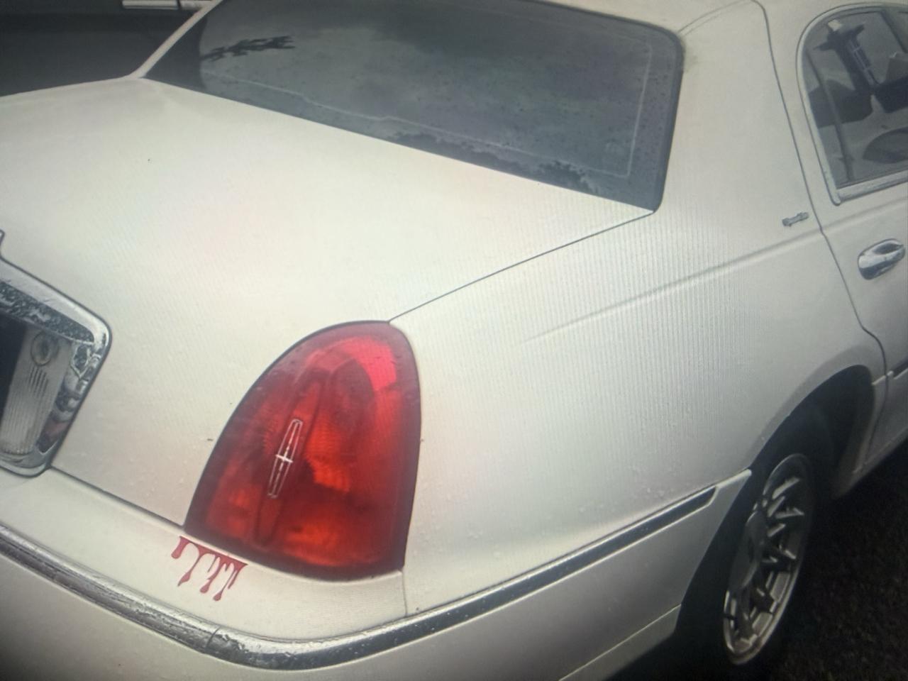 Lincoln Town Car 4dr Sdn Signature 1998