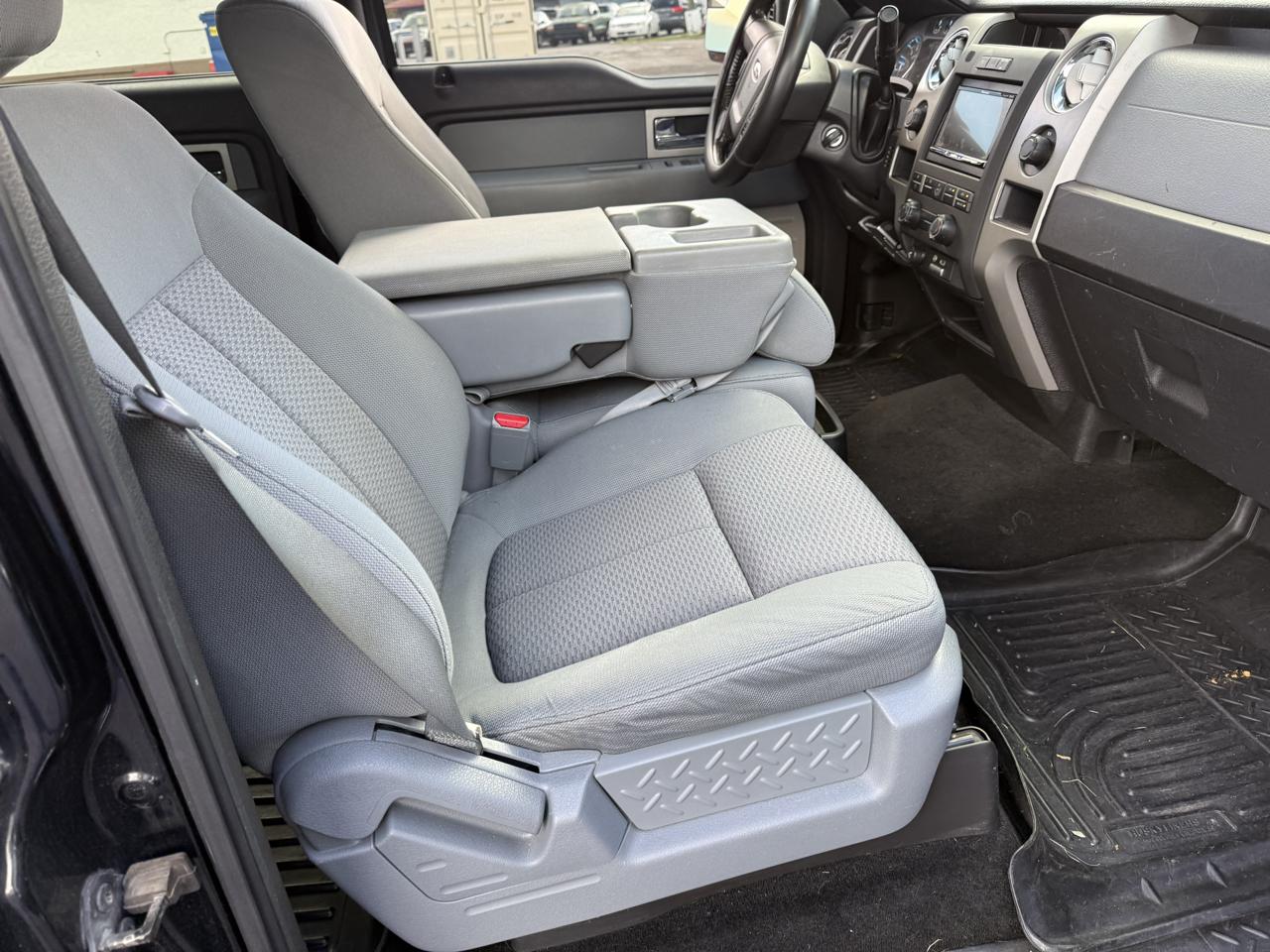 Ford F-150 4WD SuperCrew 145" Platinum 2011
