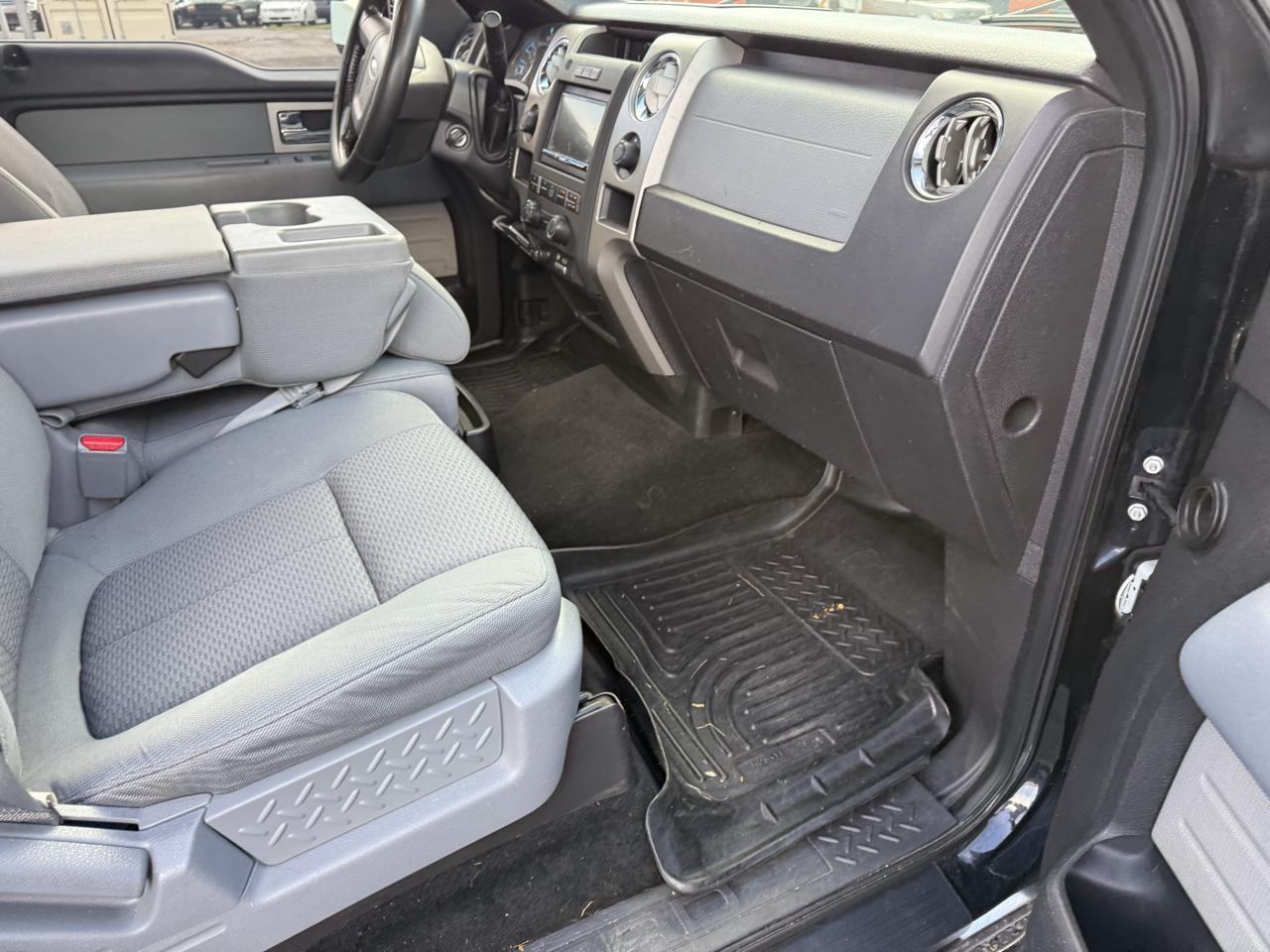 Ford F-150 4WD SuperCrew 145" Platinum 2011