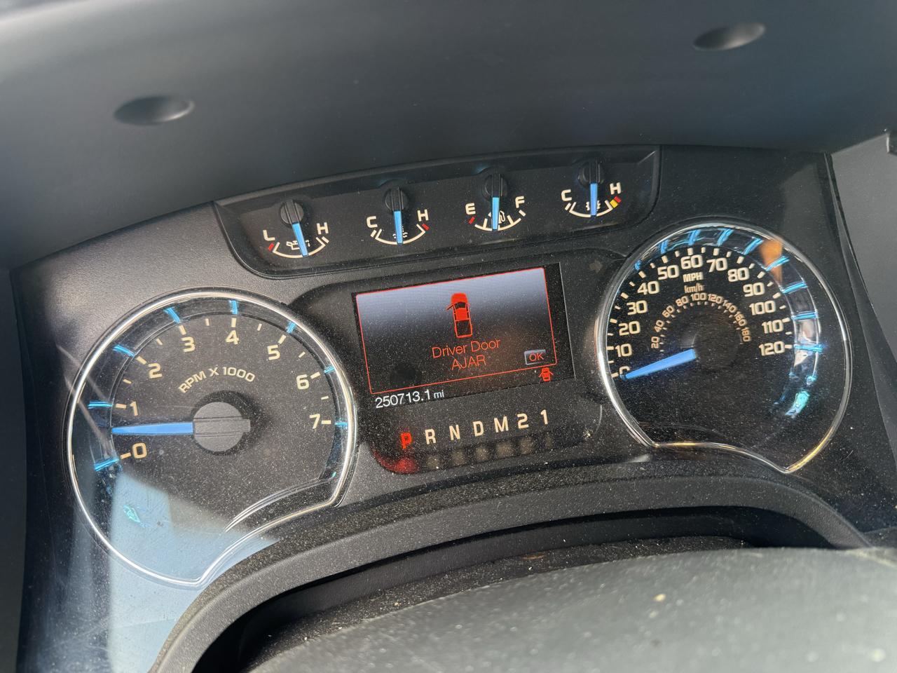 Ford F-150 4WD SuperCrew 145" Platinum 2011