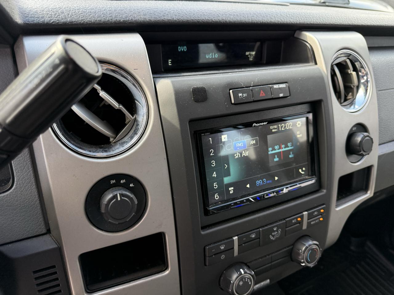 Ford F-150 4WD SuperCrew 145" Platinum 2011
