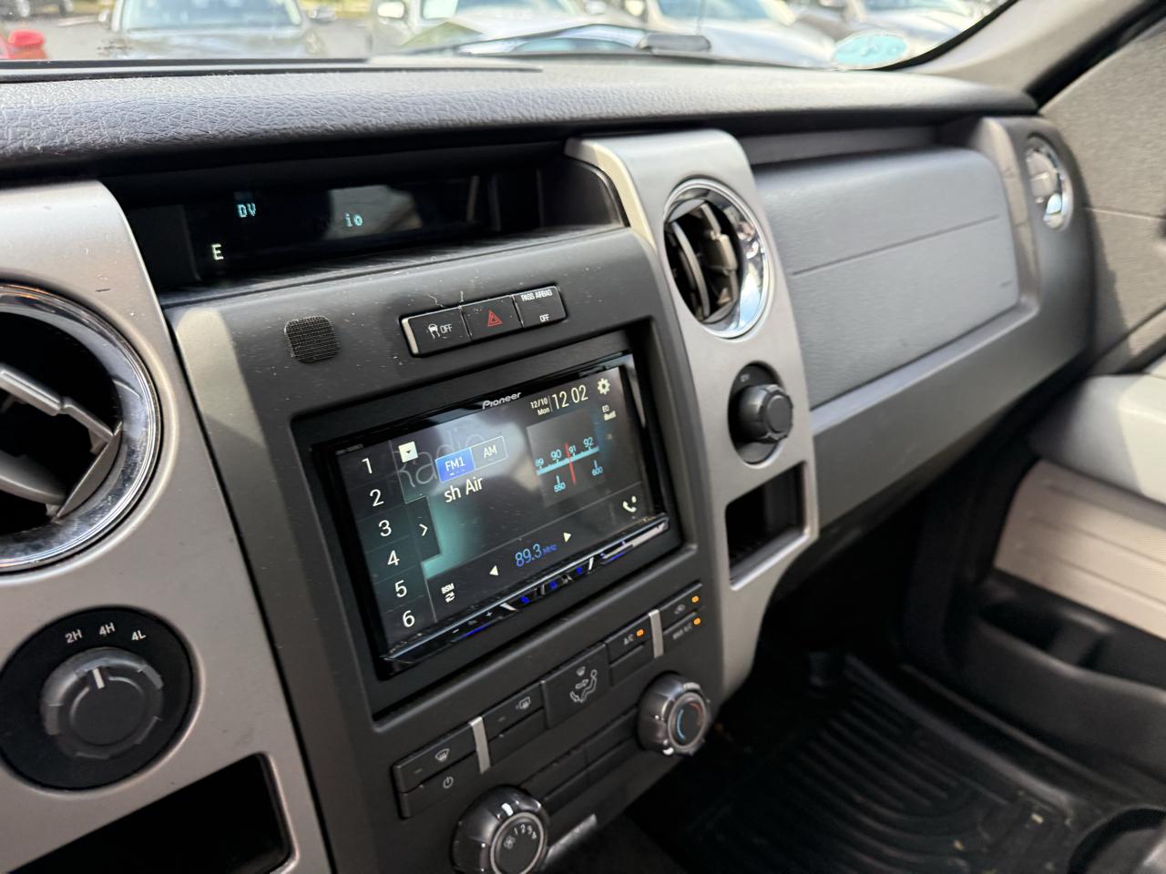 Ford F-150 4WD SuperCrew 145" Platinum 2011