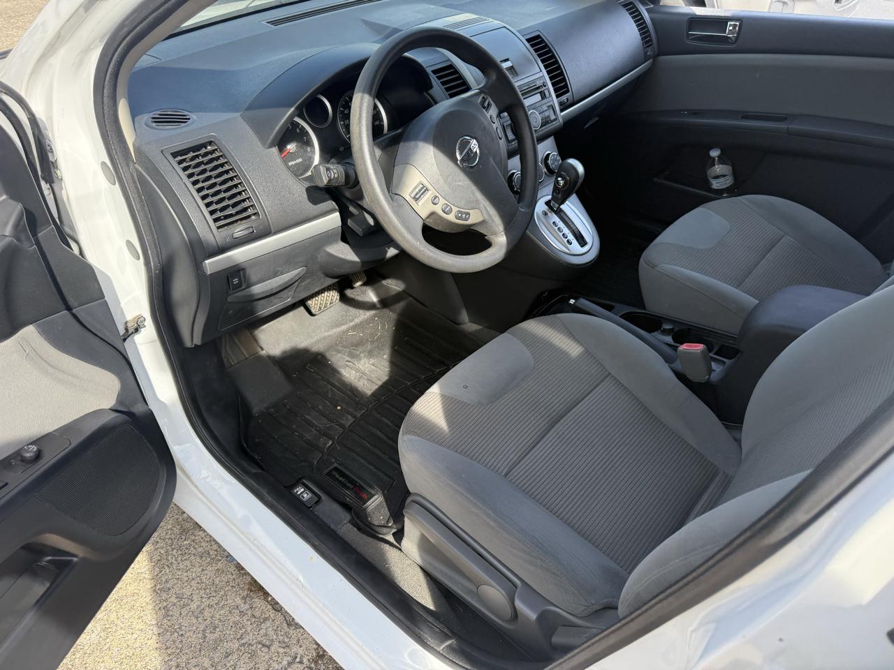 Nissan Sentra 4dr Sdn I4 CVT 2.0 S 2011