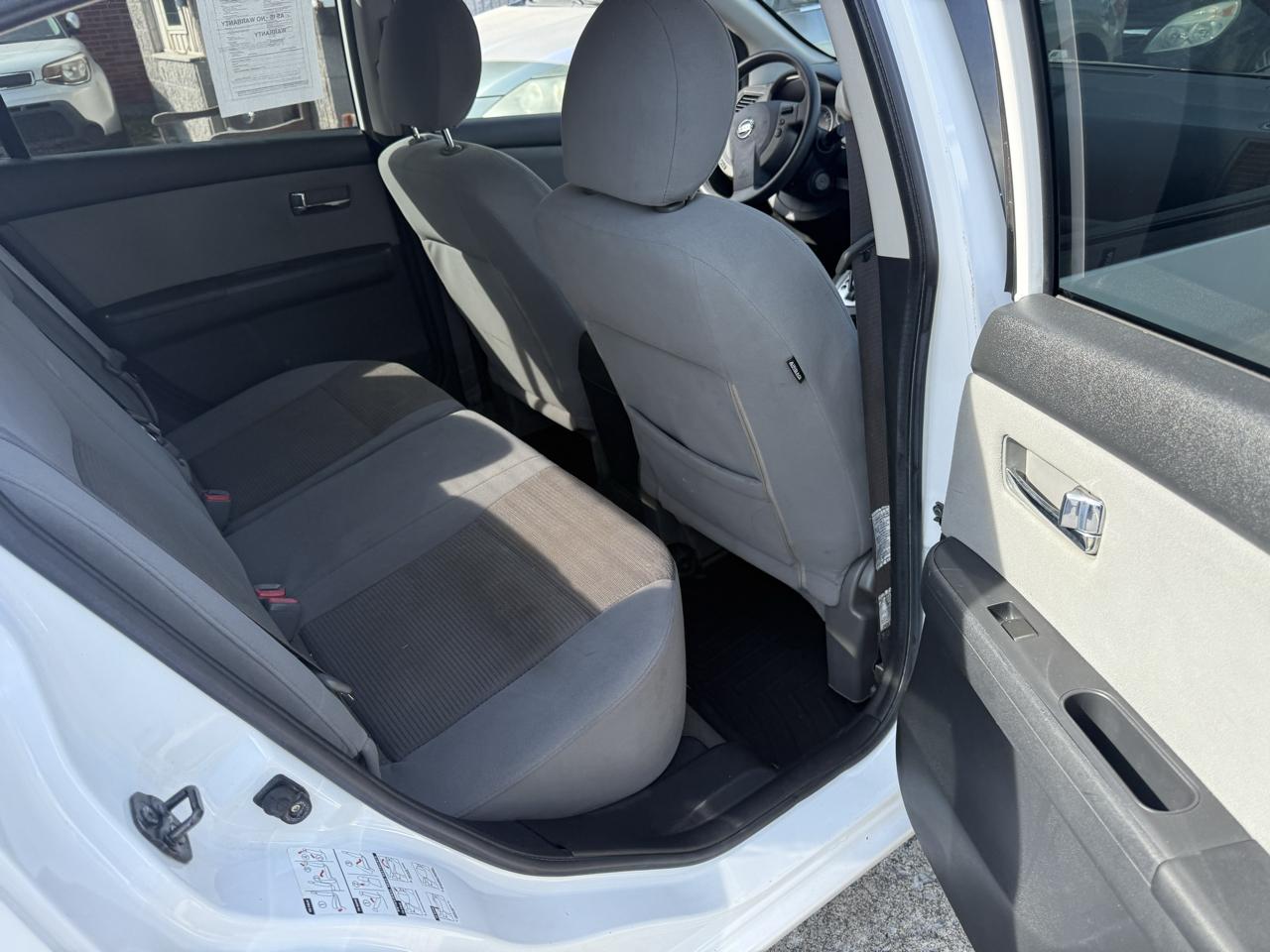 Nissan Sentra 4dr Sdn I4 CVT 2.0 S 2011