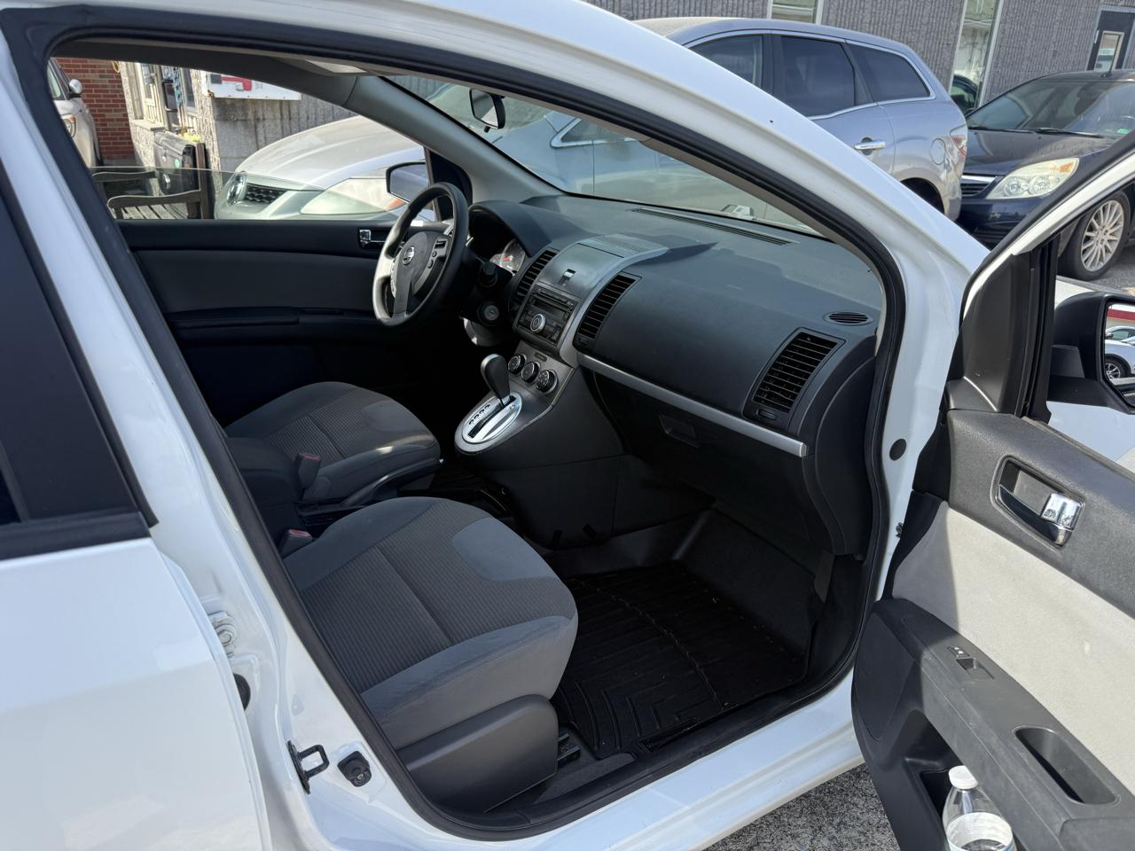 Nissan Sentra 4dr Sdn I4 CVT 2.0 S 2011
