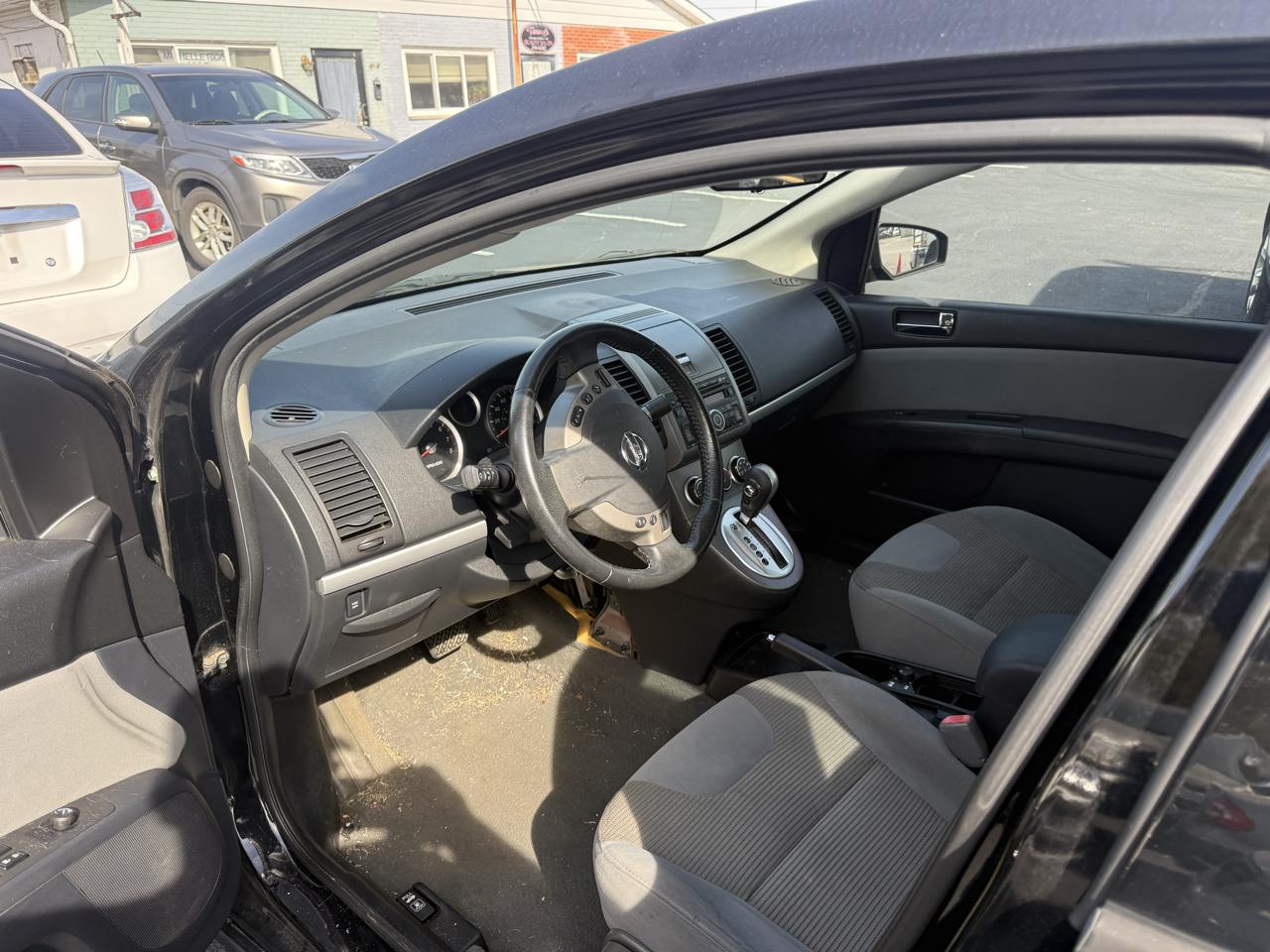 Nissan Sentra 4dr Sdn I4 CVT 2.0 SR 2011