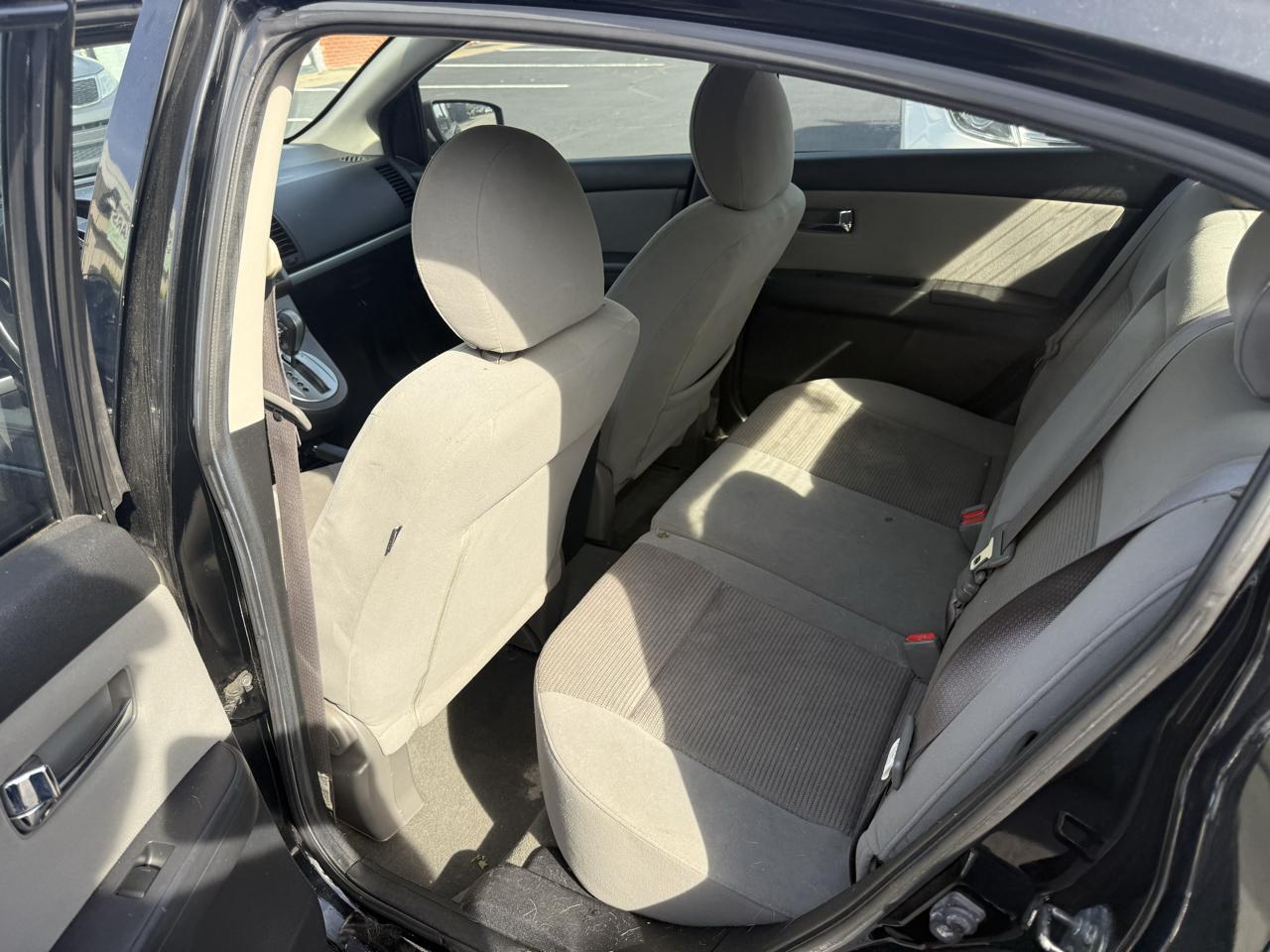 Nissan Sentra 4dr Sdn I4 CVT 2.0 SR 2011