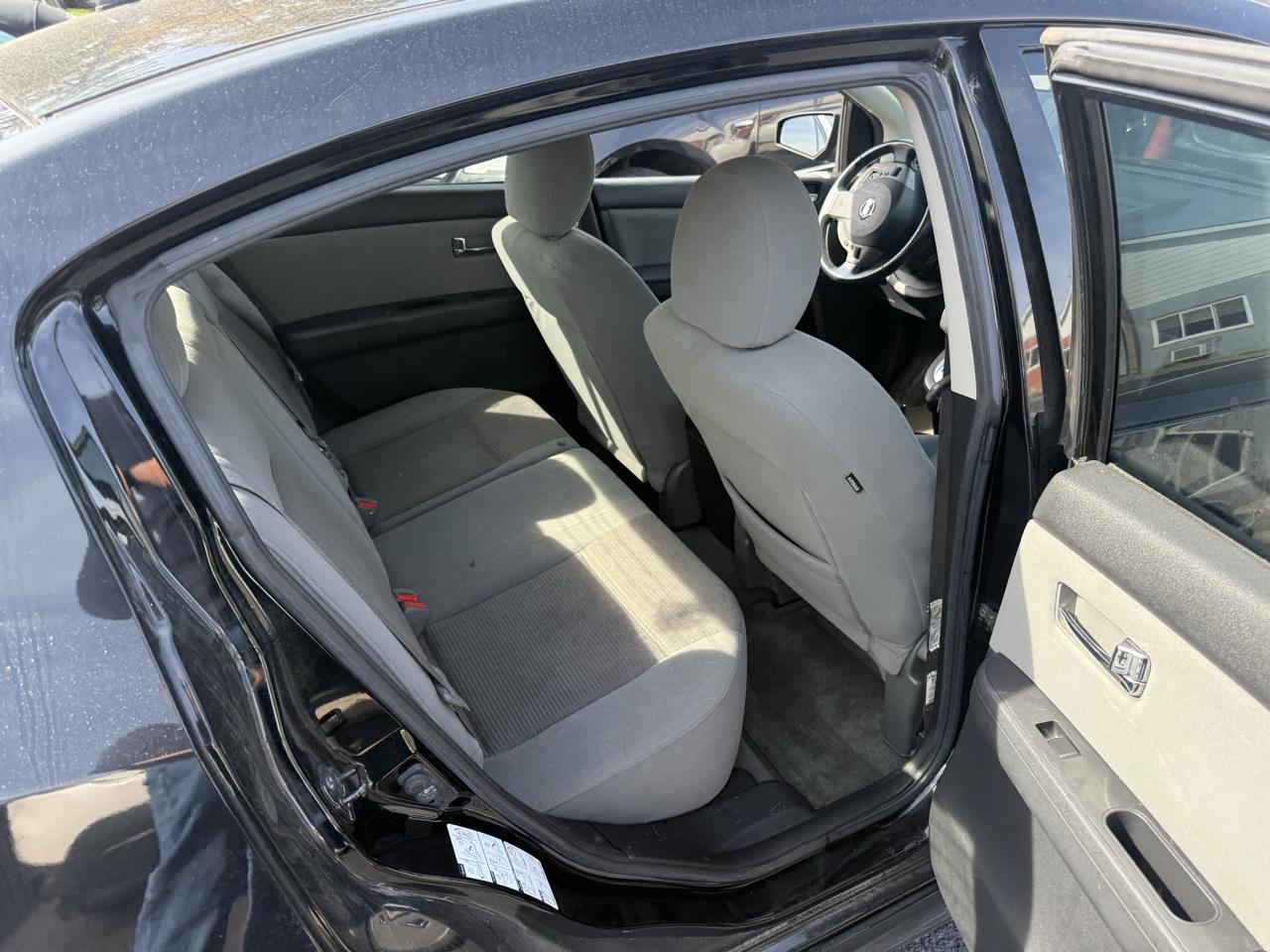 Nissan Sentra 4dr Sdn I4 CVT 2.0 SR 2011