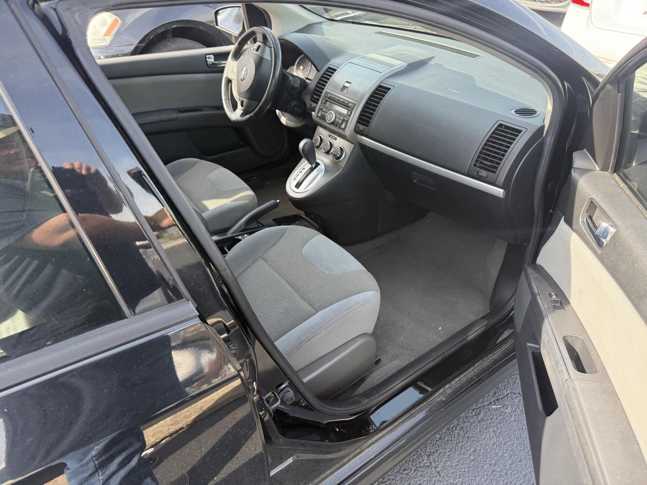Nissan Sentra 4dr Sdn I4 CVT 2.0 SR 2011