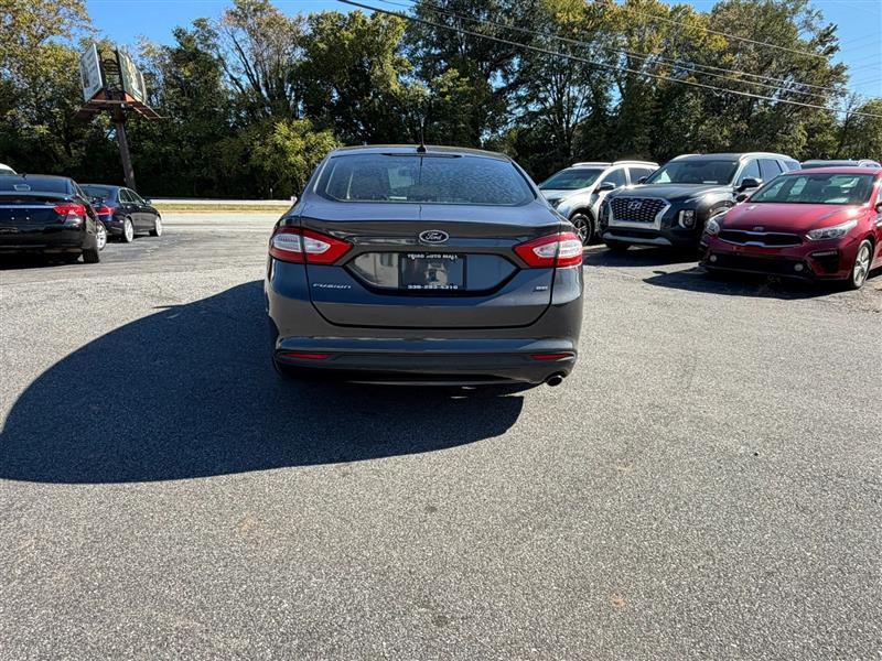 Ford Fusion SE 2016