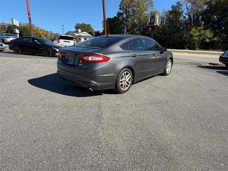 Ford Fusion SE 2016