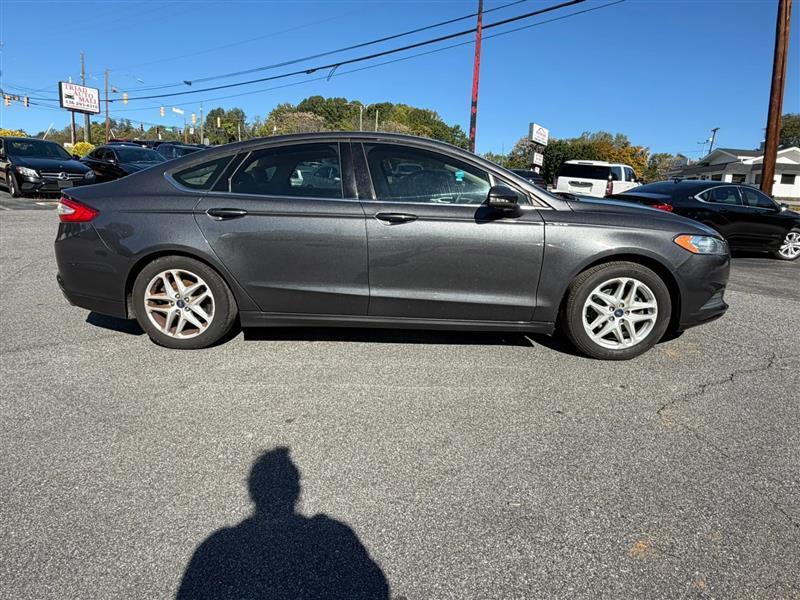 Ford Fusion SE 2016