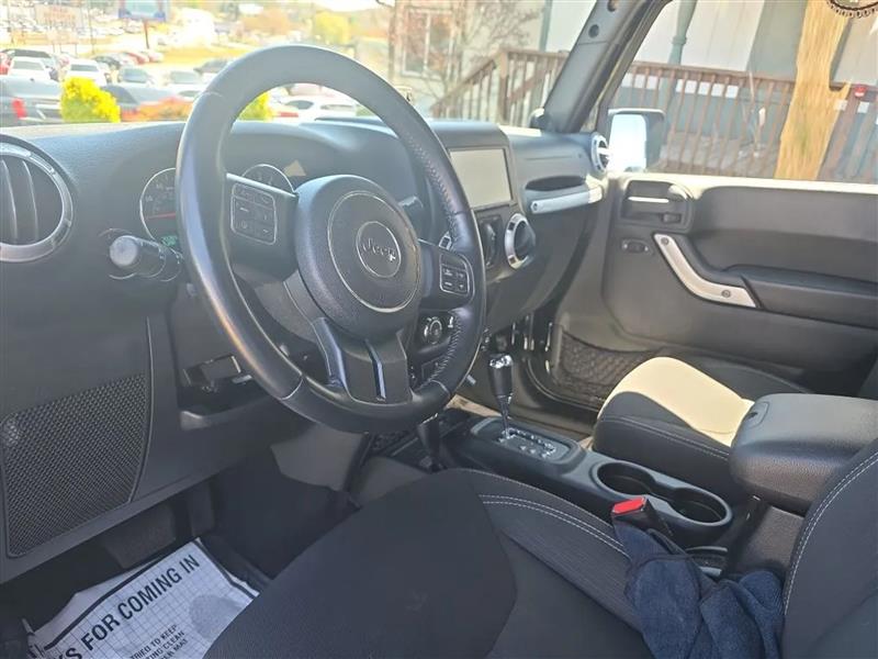 Jeep Wrangler Unlimited Sahara 4WD 2014