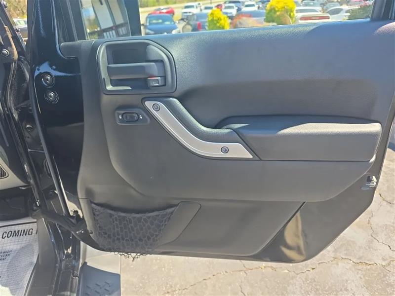 Jeep Wrangler Unlimited Sahara 4WD 2014