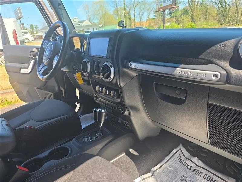 Jeep Wrangler Unlimited Sahara 4WD 2014