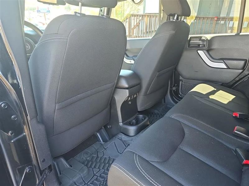 Jeep Wrangler Unlimited Sahara 4WD 2014