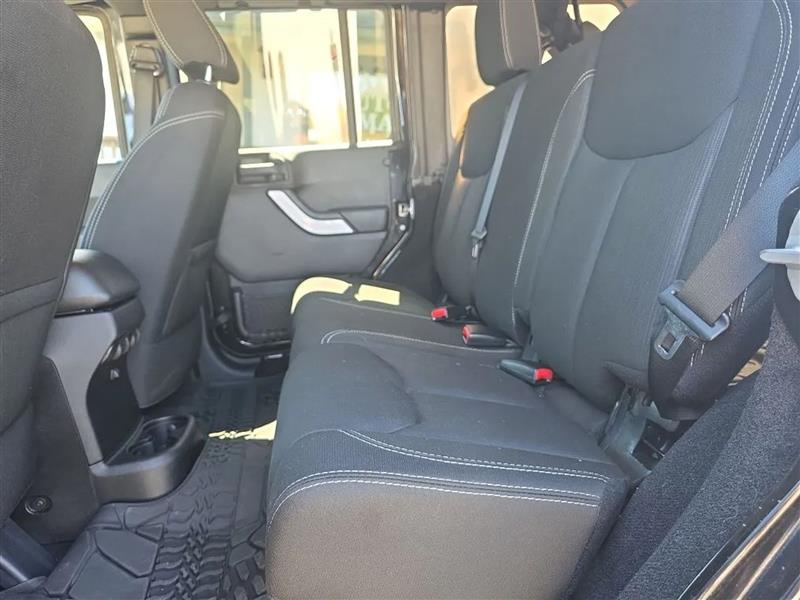 Jeep Wrangler Unlimited Sahara 4WD 2014