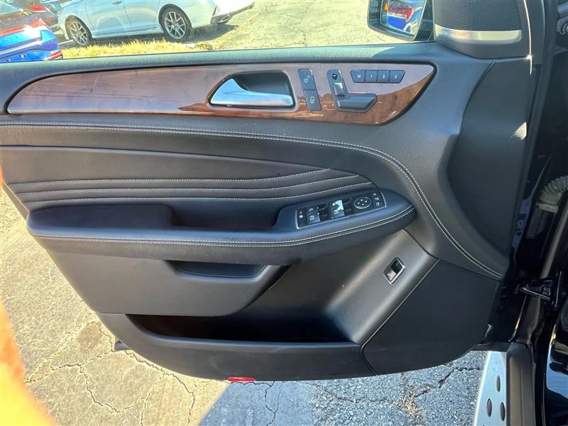 Mercedes-Benz M-Class ML550 2012