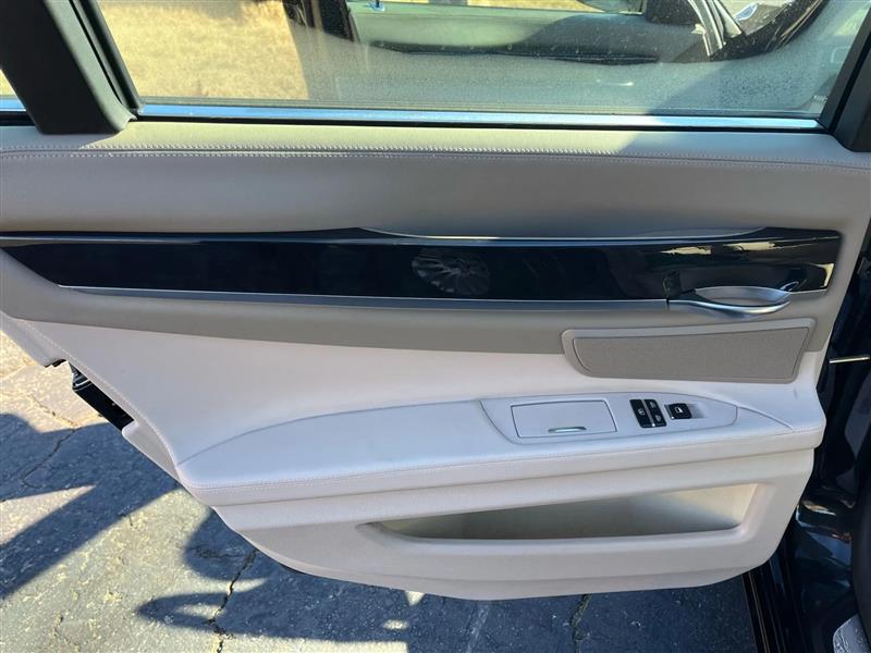 BMW 7-Series 750i 2009