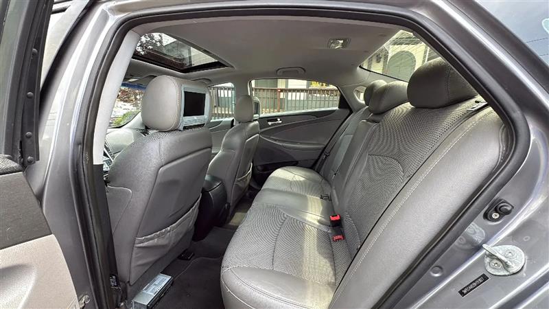 Hyundai Sonata SE Auto 2011