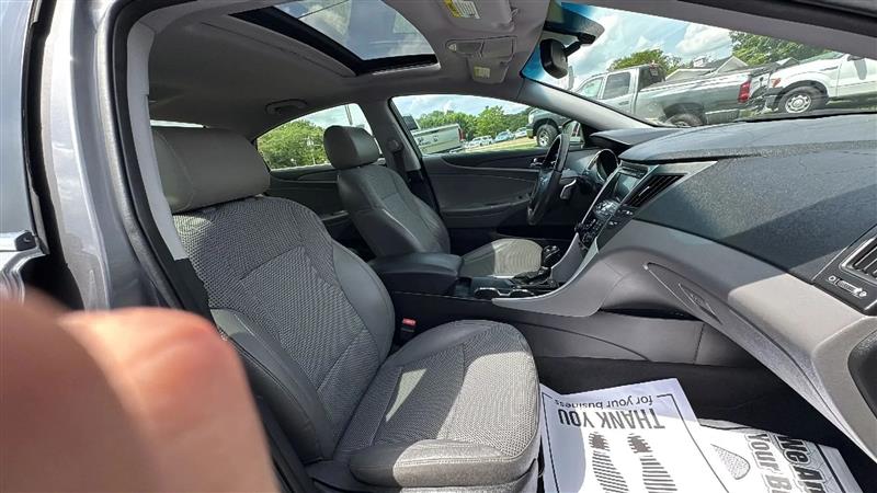 Hyundai Sonata SE Auto 2011