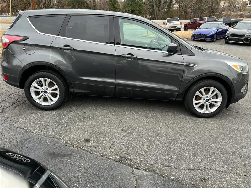 Ford Escape SE FWD 2017