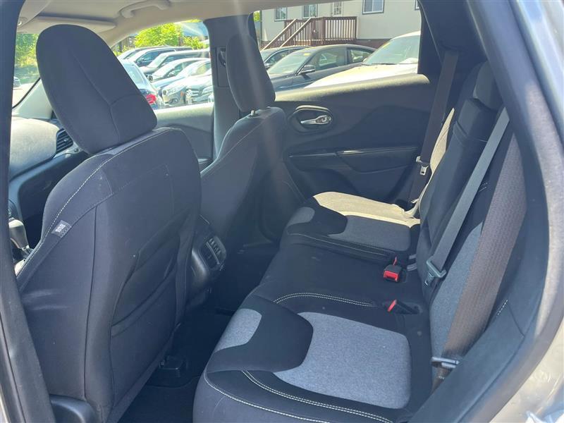 Jeep Cherokee Latitude FWD 2014