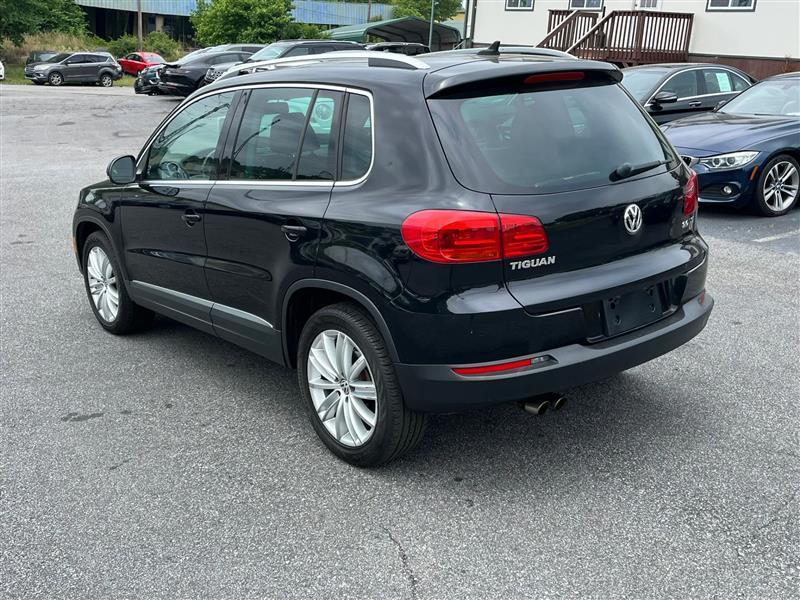 Volkswagen Tiguan S 2015