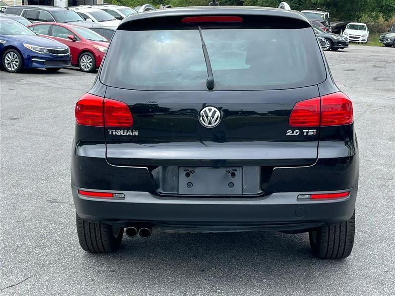 Volkswagen Tiguan S 2015