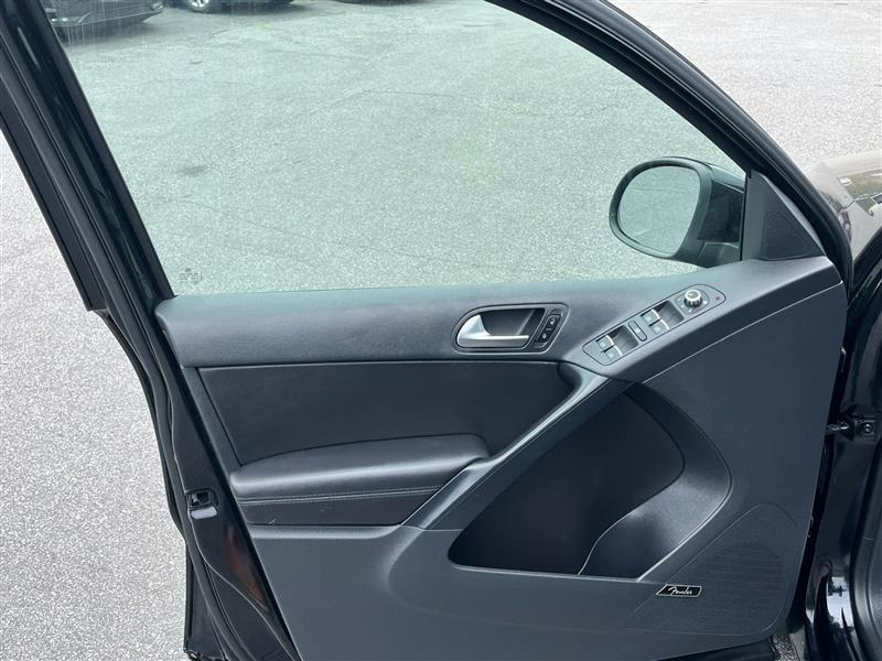 Volkswagen Tiguan S 2015