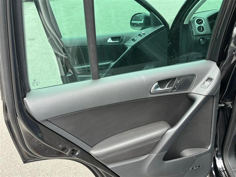 Volkswagen Tiguan S 2015