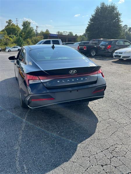 Hyundai Elantra SE 2025