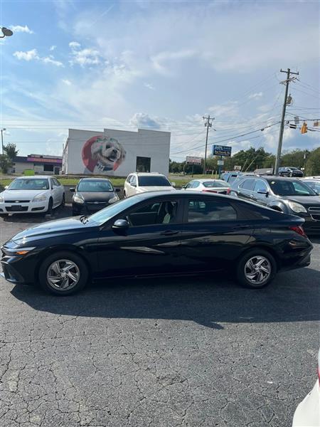 Hyundai Elantra SE 2025