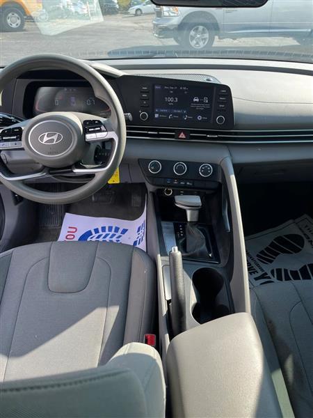 Hyundai Elantra SE 2025