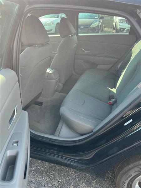 Hyundai Elantra SE 2025