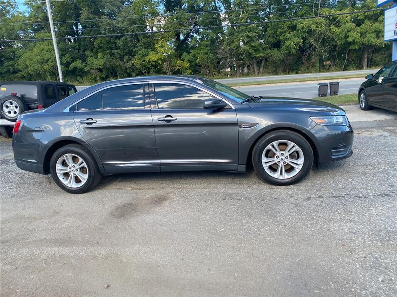 Ford Taurus SEL FWD 2018