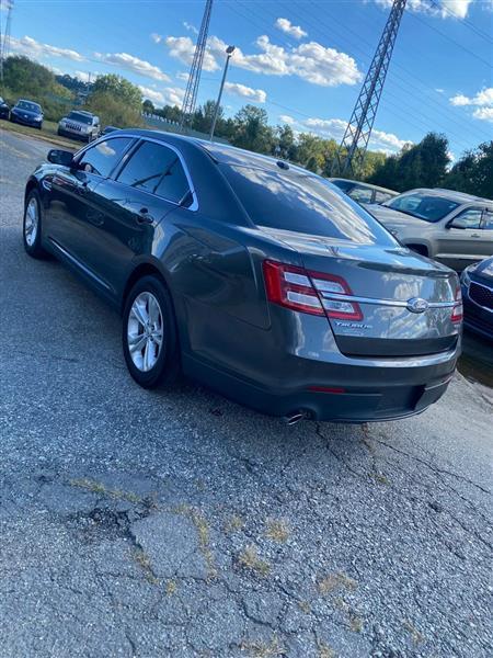Ford Taurus SEL FWD 2018
