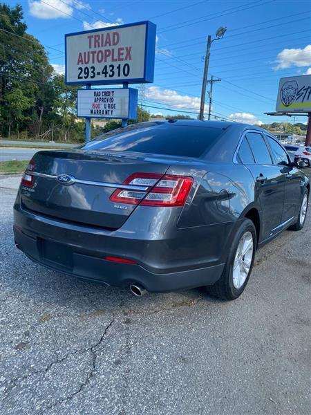 Ford Taurus SEL FWD 2018