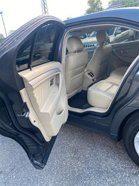 Ford Taurus SEL FWD 2018