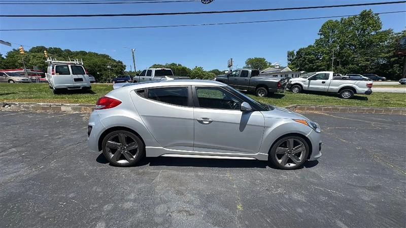 Hyundai Veloster Base 2013