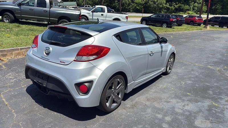 Hyundai Veloster Base 2013
