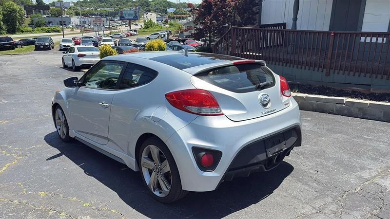 Hyundai Veloster Base 2013
