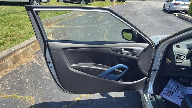 Hyundai Veloster Base 2013