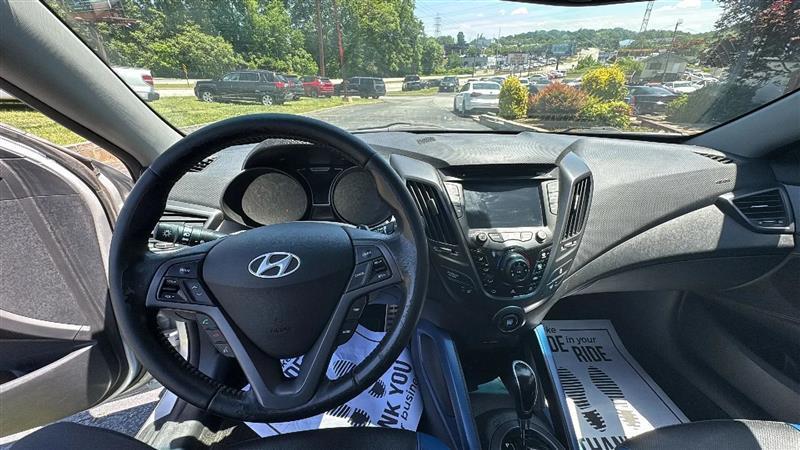 Hyundai Veloster Base 2013