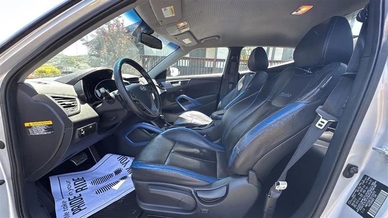 Hyundai Veloster Base 2013