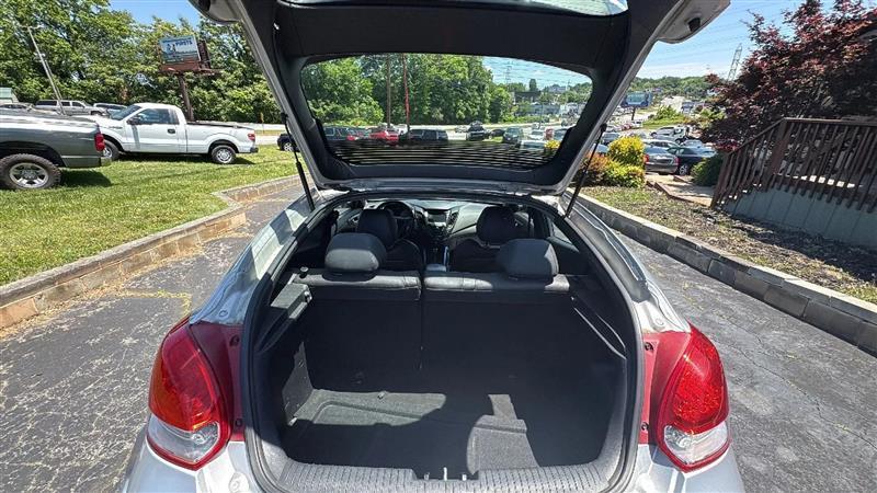 Hyundai Veloster Base 2013