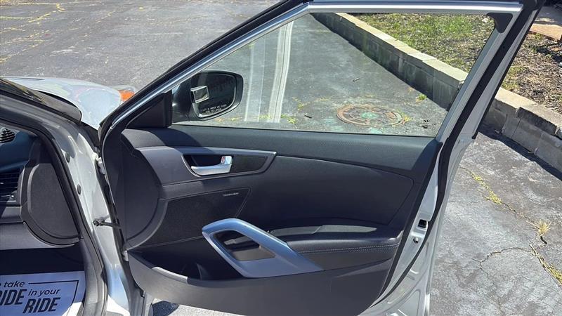 Hyundai Veloster Base 2013
