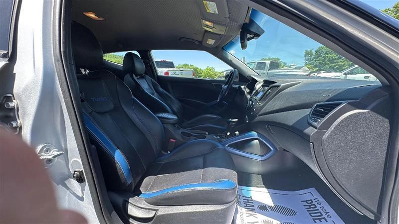 Hyundai Veloster Base 2013